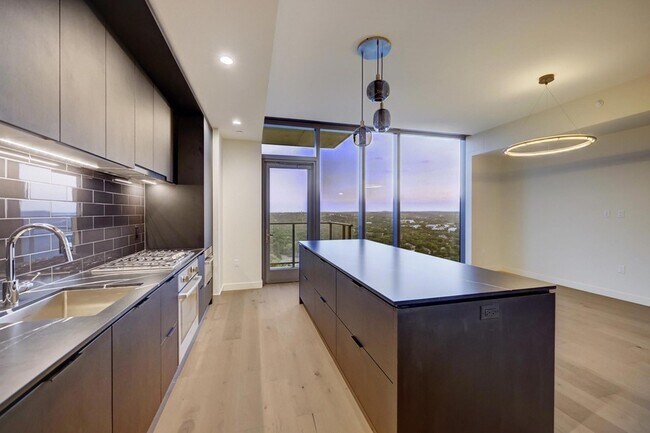 Building Photo - 44 East Ave