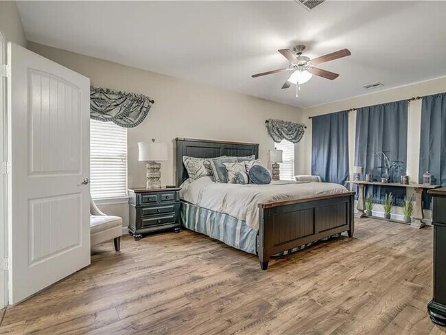 Building Photo - Beautiful 4bed/2.5bath Home Available in Mustang, OK