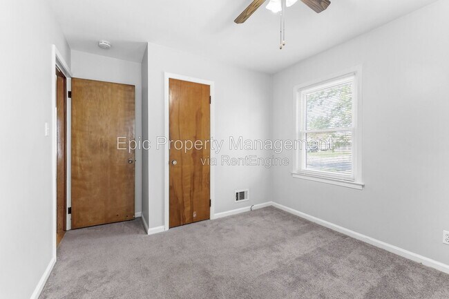 Building Photo - 2119 Moran Ave