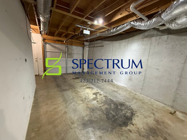 Building Photo - 2 Bedroom 1.5 Bath duplex with basement garage.