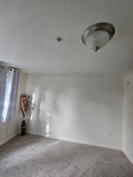 Building Photo - 730 NW 185th Ave