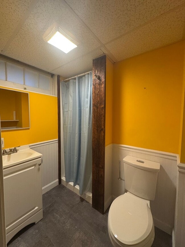 Building Photo - Beautiful Single Family Home in Quiet Neig...