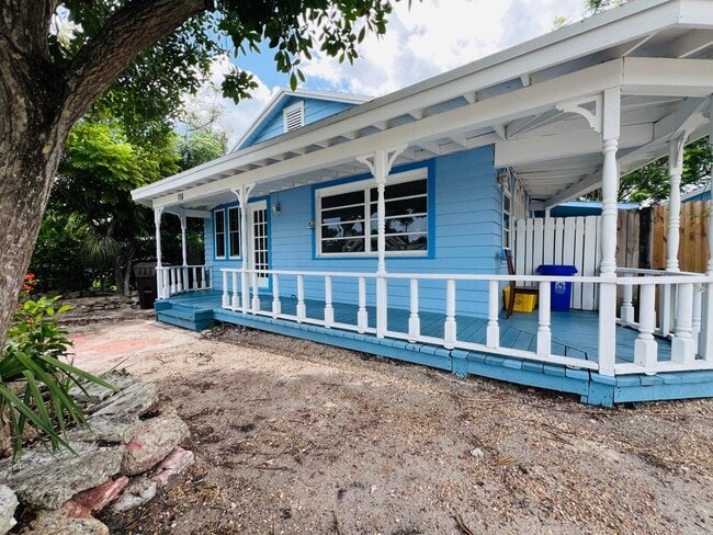 Building Photo - 714 W Lakewood Rd