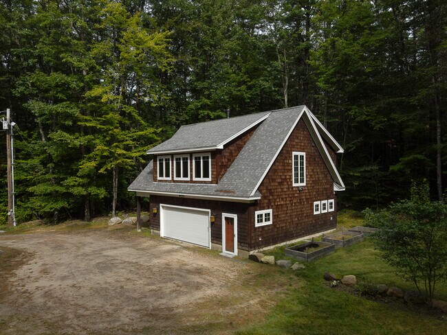 Building Photo - Squam House