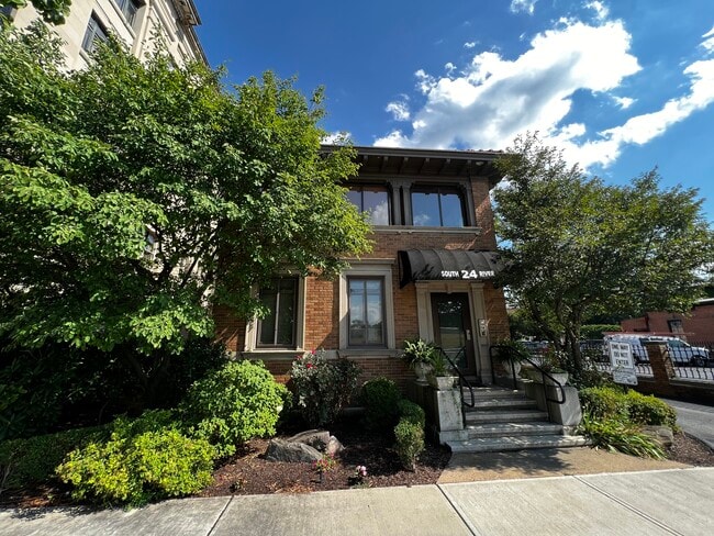 Primary Photo - 24 S River St