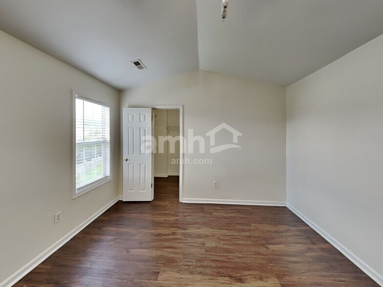 Building Photo - 117 Sawhorse Dr