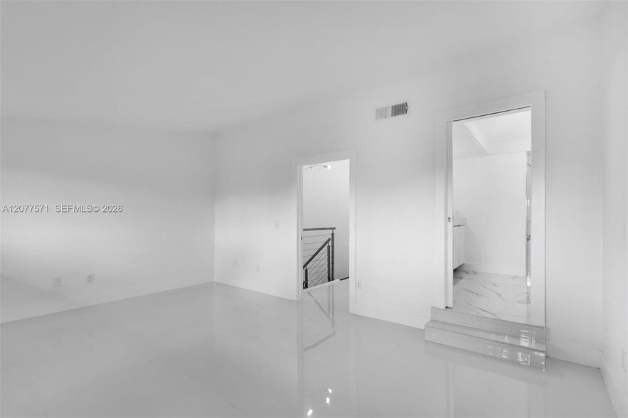 Building Photo - 3843 Alcantara Ave