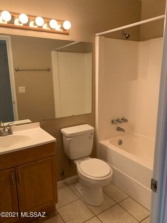 Building Photo - 2602 S Black Moon Dr