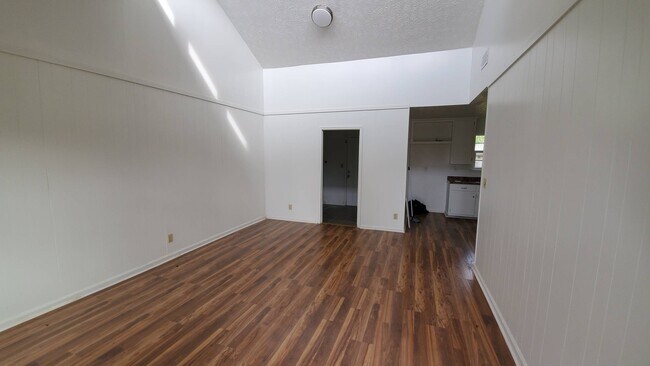 Building Photo - 3357 Meadow Ln