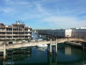 Building Photo - 8331 Marina Pacifica Dr N