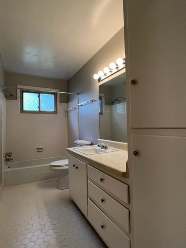 Building Photo - So Close to Downtown Greenville - this VER...