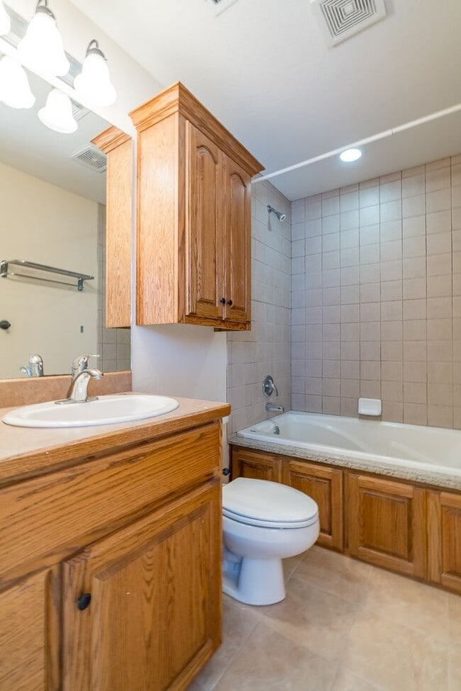 Building Photo - Four Bedroom Home Walking Distance to UofA! Lawn Care Included! AVAILABLE IN JULY!!!!!