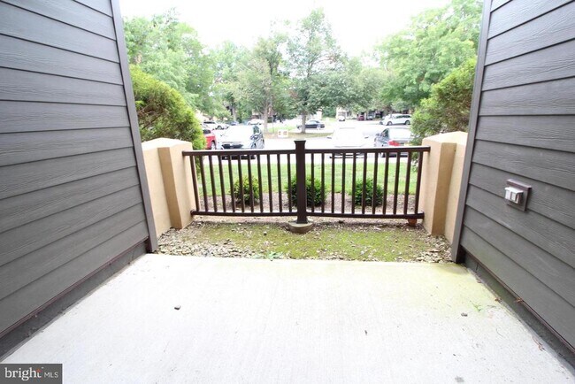 Building Photo - 3123 Sayre Dr