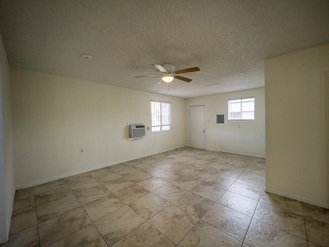 Building Photo - 1 bed and 1 bath located in Henderson!