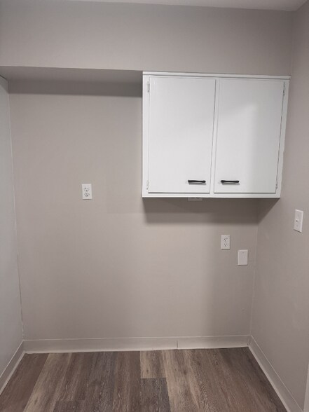 Building Photo - 12-14 Grove Ct