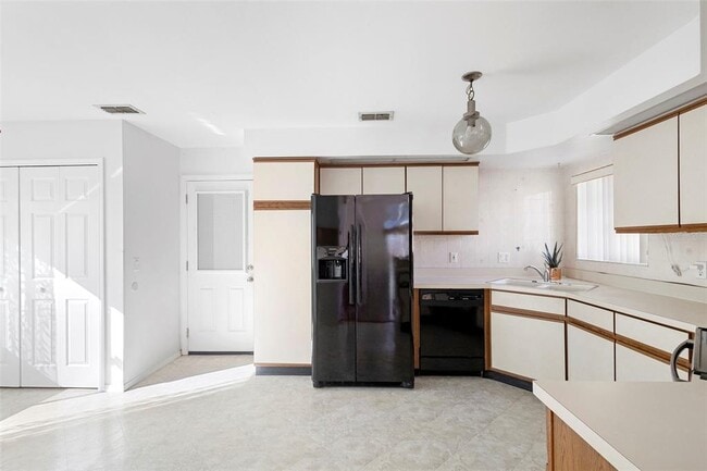 Building Photo - 1530 Larks Nest Ct