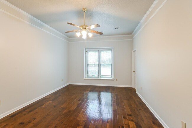 Building Photo - 4415 Richmond Cir S