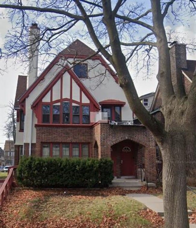 Building Photo - 3035 N Stowell Ave