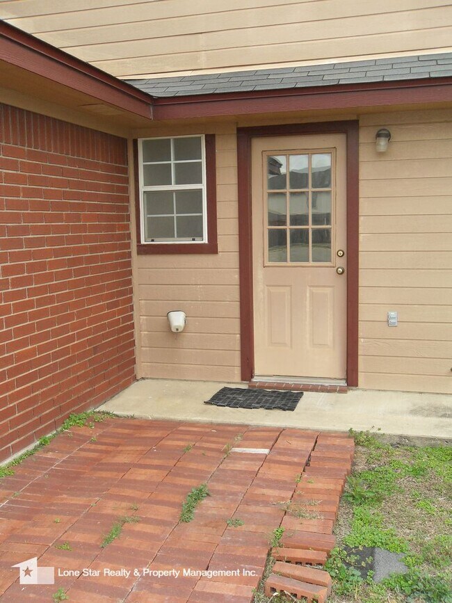 Building Photo - 4303 Deek Dr