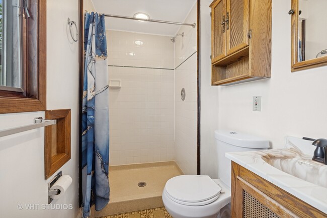 Building Photo - 985 Heartwood Ln