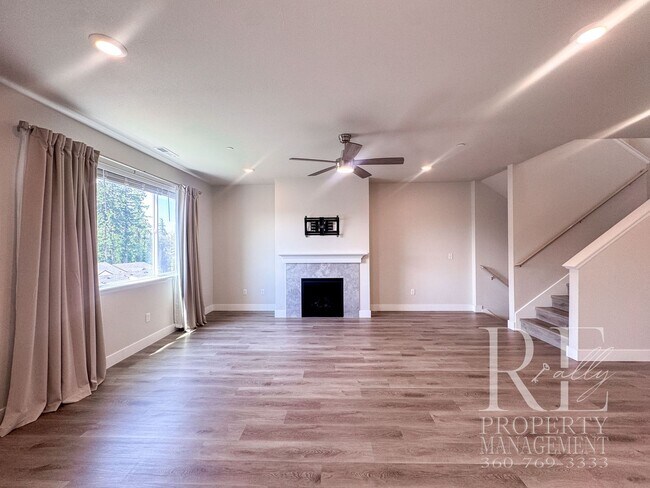 Building Photo - Spacious 5-Bedroom Home with Modern Layout, Natural Light & Park Access