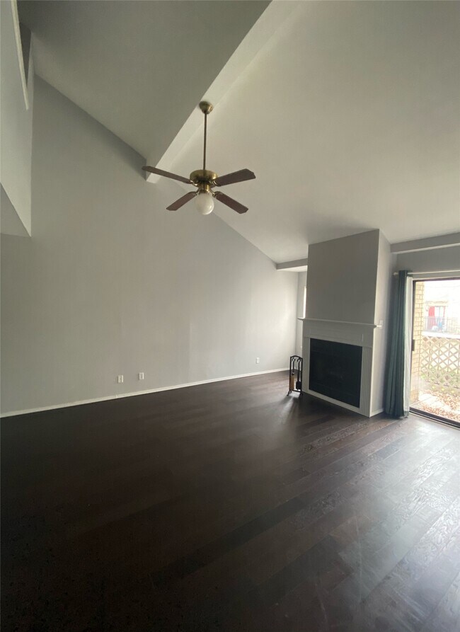 Building Photo - 10811 Richmond Ave.