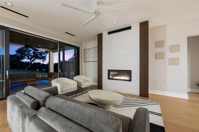 Building Photo - 13701 Montview Dr