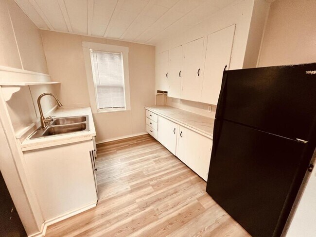 Building Photo - 34 Union St