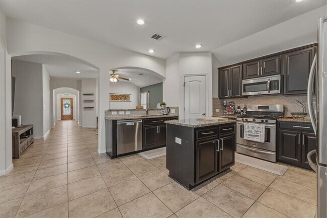 Building Photo - 5809 Scenic Lake Dr