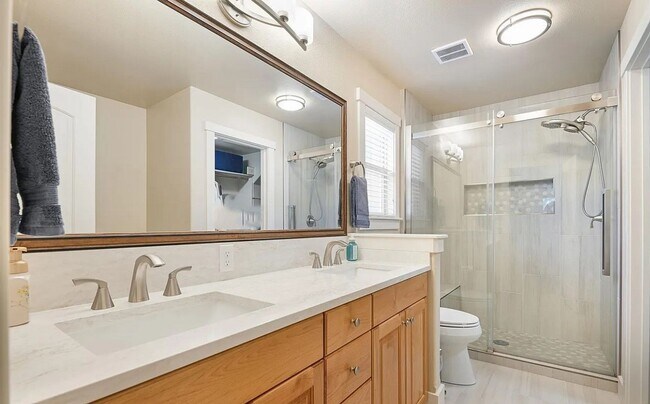 Building Photo - Beautiful 3 bed 2.5 bath home in Meridians Bridgetower community just off Ten Mile and W McMillan Rd