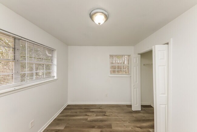 Building Photo - 4230 Senoa Dr