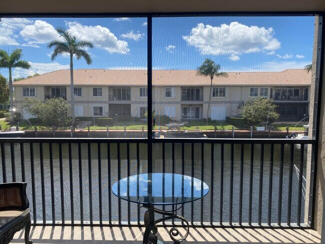 Building Photo - 1 Royal Palm Way