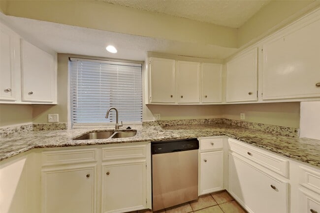 Building Photo - 542 Enchanted Hollow Dr