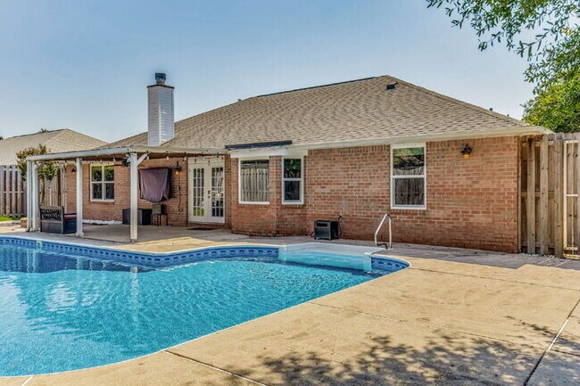 Building Photo - Welcome to your dream home! This stunning 4-bedroom, 3-bathroom residence is perfectly situated n...