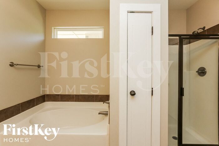 Building Photo - 5541 Timber Leaf Trail