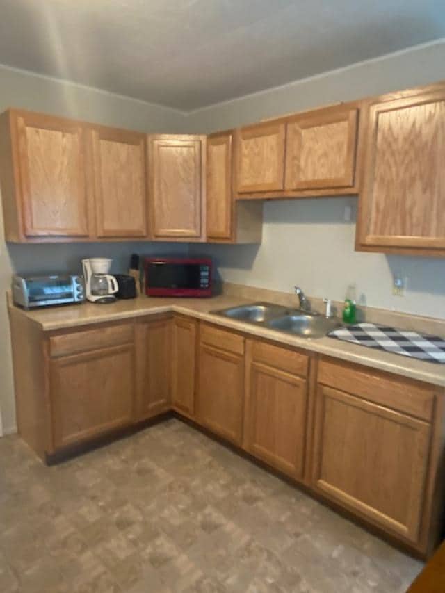 Building Photo - Quiet Neighborhood 3 Bedroom Home with Garage