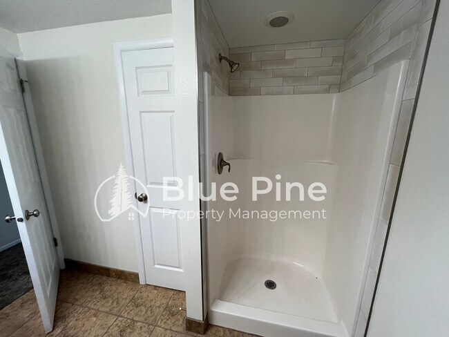 Building Photo - 2409 Briarcliff Ave