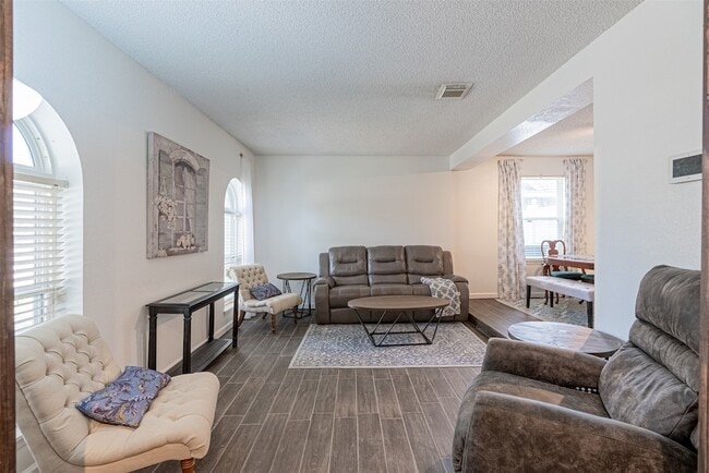 Building Photo - 12123 Monticeto Ln