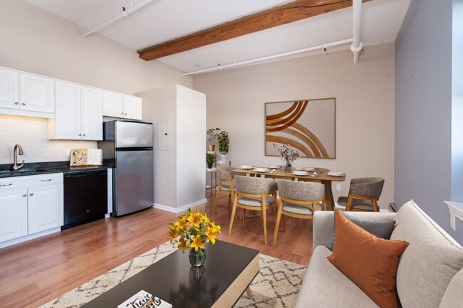 Building Photo - 156 Front St