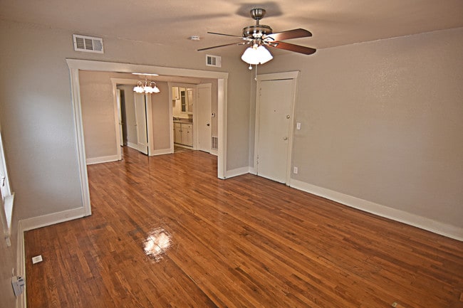 Building Photo - 4201 Kenwood Ave