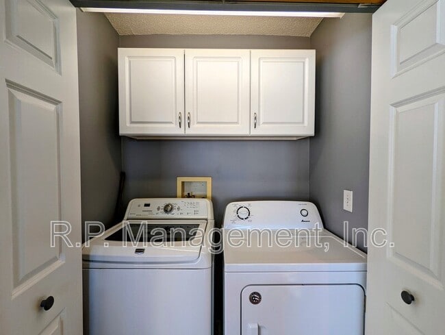Building Photo - 1909 Bluestem Ln