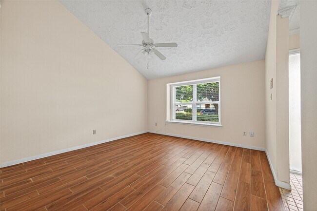 Building Photo - 10913 Bexley Dr