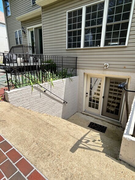 Building Photo - 6256 Willowfield Way