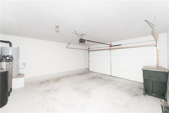 Building Photo - 708 Pinnacle Dr