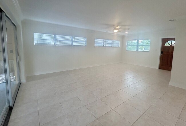 Building Photo - Charming 2 bedroom/1 Bathroom Home in Shore Acres