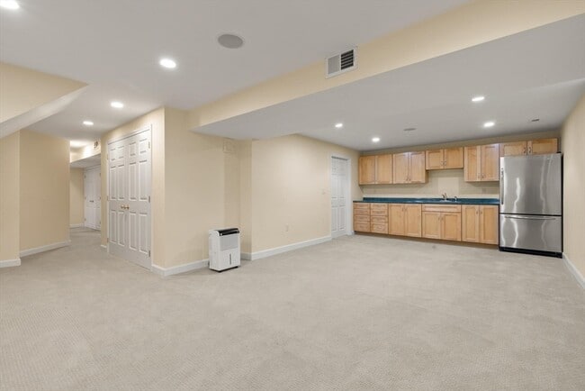 Building Photo - 25 Saddle Club Rd