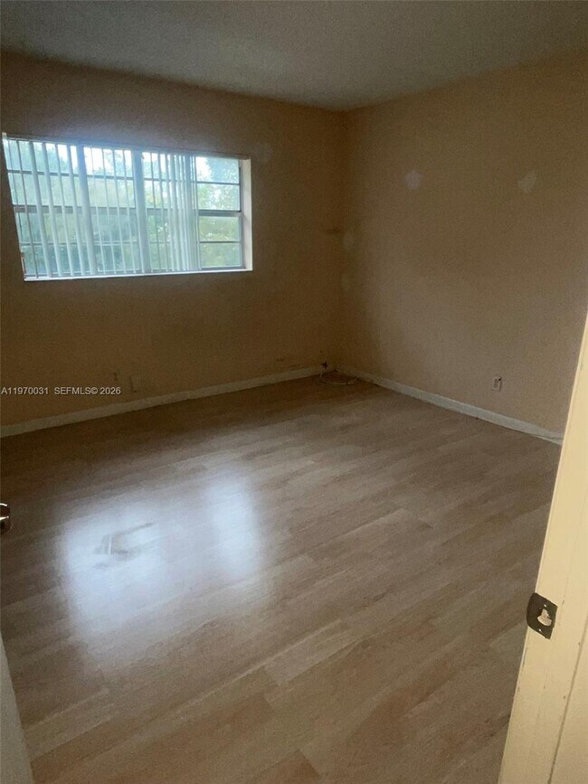 Building Photo - 4730 NW 9th Dr