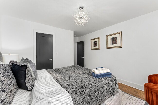 Building Photo - 2874 Grand Ave SW