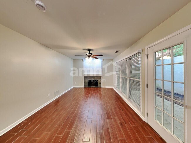 Building Photo - 2011 Aldbury Ln