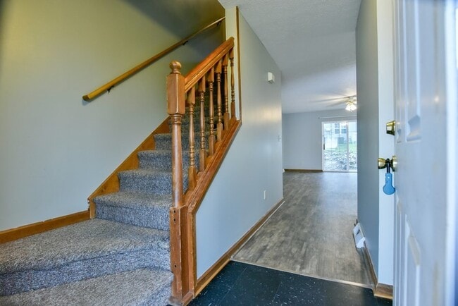 Building Photo - 4 bedroom 2 bath
